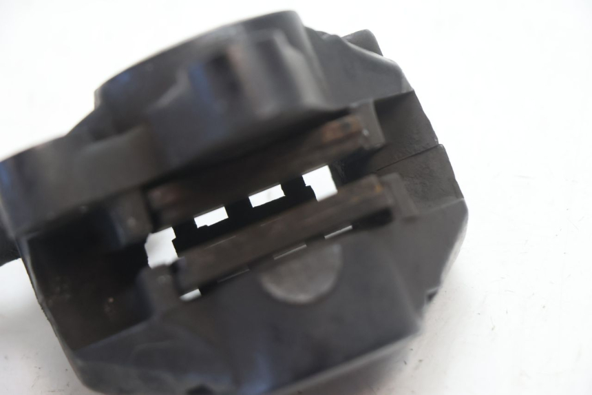 photo de VORDERER BREMSSATTEL PEUGEOT LUDIX 50 (2008 - 2017) - Details der Befestigungspunkte