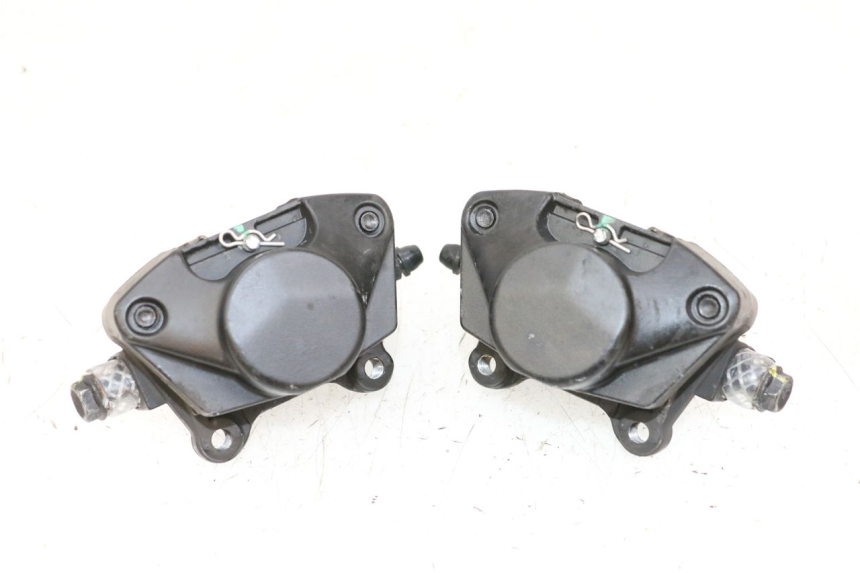 photo de BREMSZANGE VORNE PIAGGIO MP3 HPE 300 (2019 - 2026) - Details der Befestigungspunkte