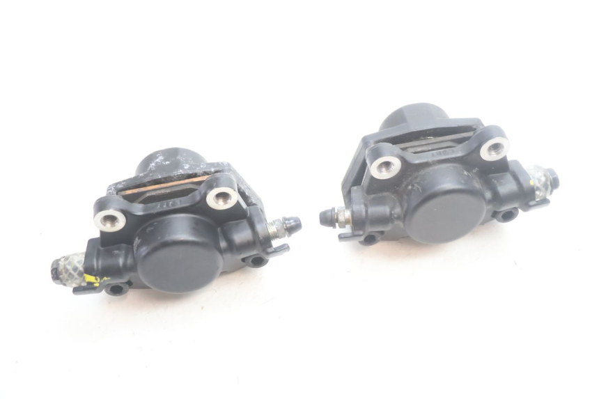 photo de BREMSZANGE VORNE PIAGGIO MP3 HPE 530 (2022 - 2026) - Details der Befestigungspunkte
