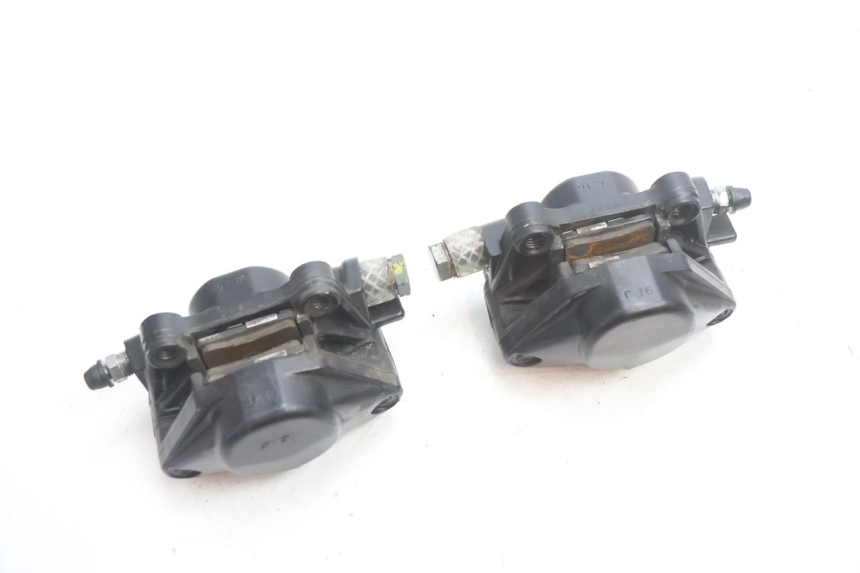 photo de VORDERER BREMSSATTEL PIAGGIO MP3 LT 400 (2007 - 2012) - Details der Befestigungspunkte