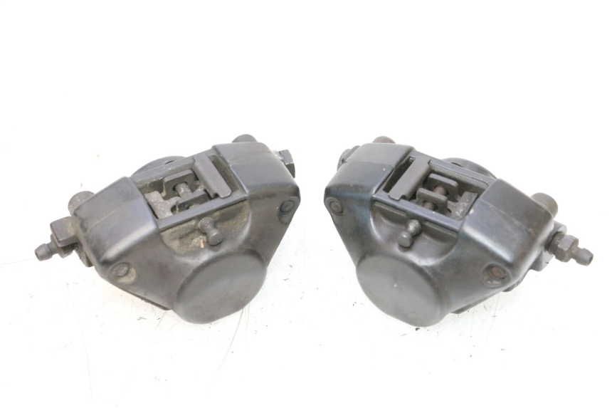 photo de BREMSZANGE VORNE PIAGGIO MP3 RL 250 (2006 - 2010) - Details der Befestigungspunkte