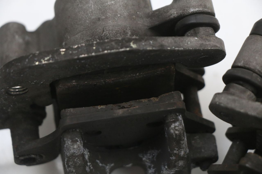 photo de BREMSZANGE VORNE MBK MW TRYPTIK 125 (2014 - 2016) - Details der Befestigungspunkte