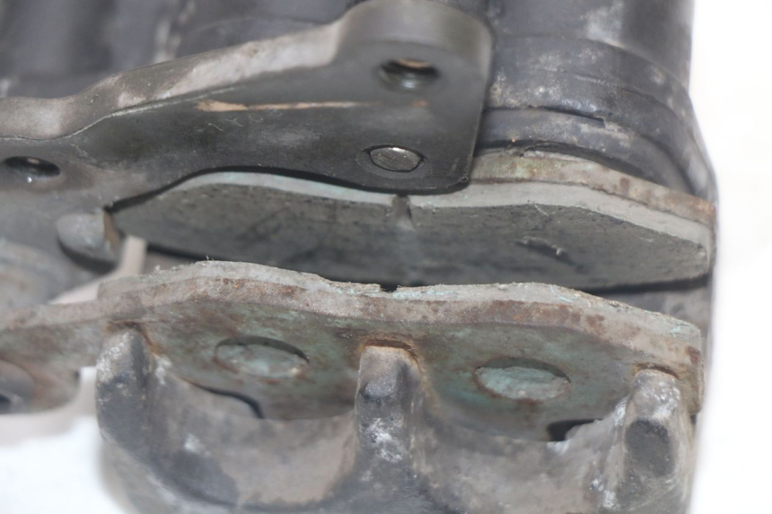 photo de BREMSZANGE VORNE PIAGGIO BEVERLY 125 (1998 - 2005) - Details der Befestigungspunkte