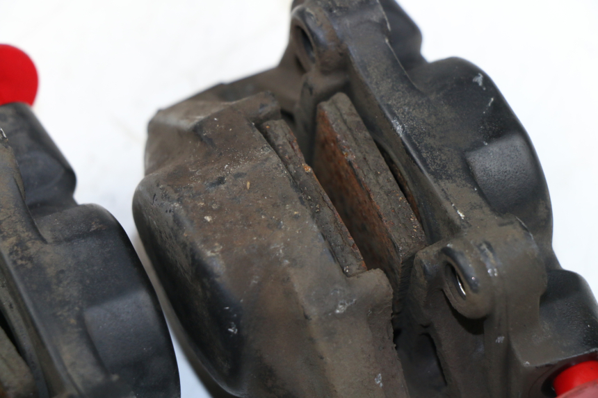 photo de BREMSZANGE VORNE PIAGGIO MP3 125 (2006 - 2014) - Details der Befestigungspunkte