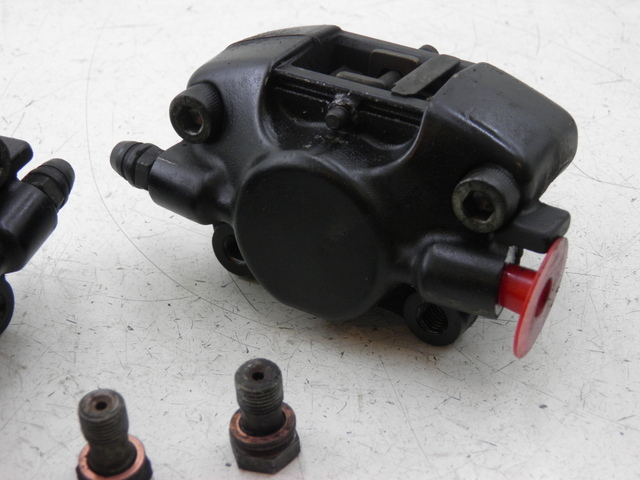 photo de BREMSZANGE VORNE PIAGGIO MP3 RL 125 (2006 - 2014) - Details der Befestigungspunkte