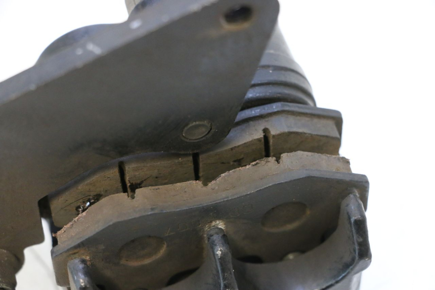 photo de BREMSZANGE VORNE EFUN PUSA 1 - Details der Befestigungspunkte
