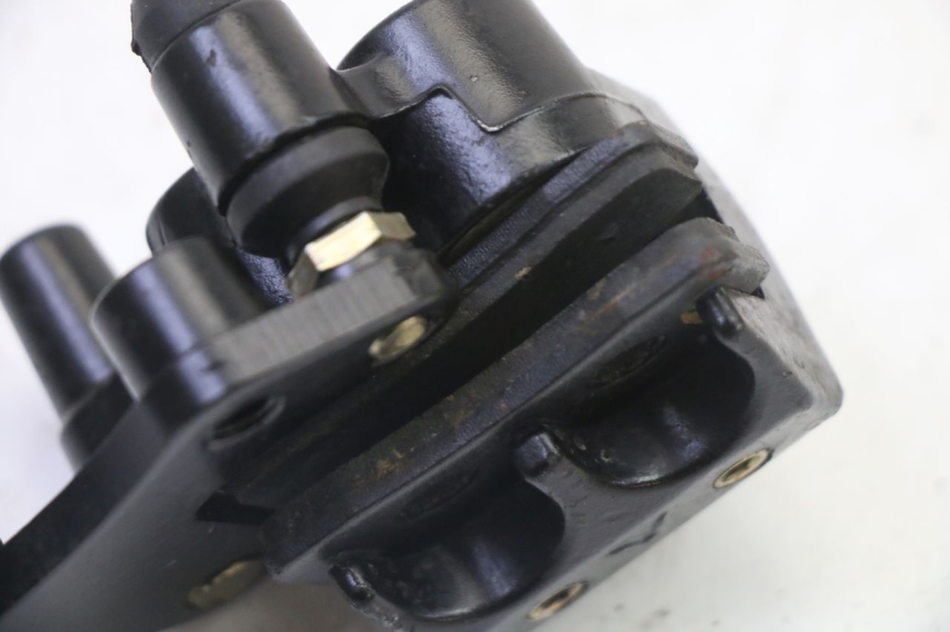 photo de VORDERER BREMSSATTEL APOLLO RFZ 125 - Details der Befestigungspunkte