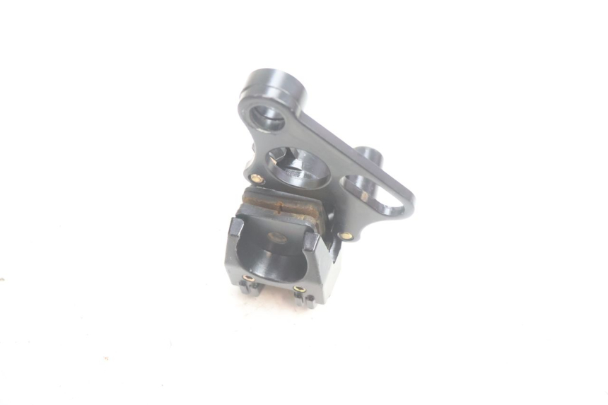 photo de VORDERER BREMSSATTEL APOLLO RFZ 150 - Details der Befestigungspunkte