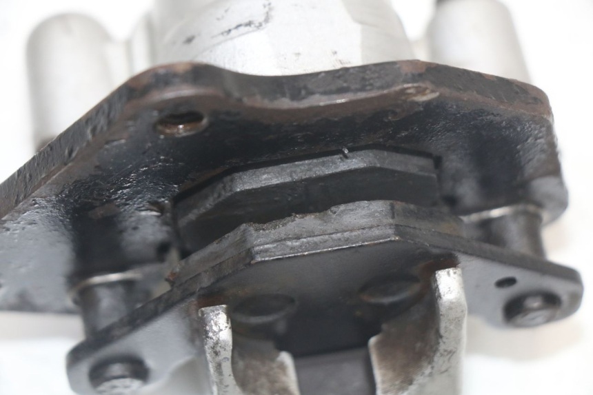 photo de BREMSZANGE VORNE DERBI SENDA SM DRD X-TREME 50 (2011 - 2017) - Details der Befestigungspunkte