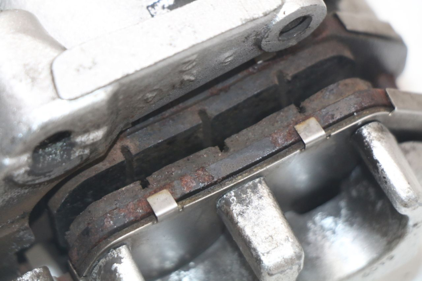 photo de BREMSZANGE VORNE HARLEY DAVIDSON SPORTSTER XL CUSTOM 883 (1999 - 2006) - Details der Befestigungspunkte