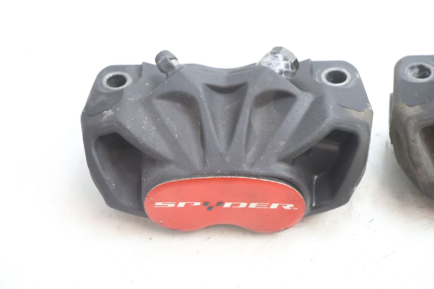 photo de BREMSZANGE VORNE CAN-AM SPYDER RS 1000 (2008 - 2012) - Technische Nahaufnahme