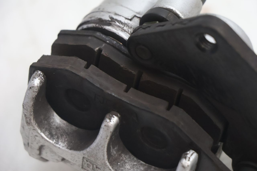 photo de BREMSZANGE VORNE RAZZO STEED 125 (2012 - 2018) - Details der Befestigungspunkte