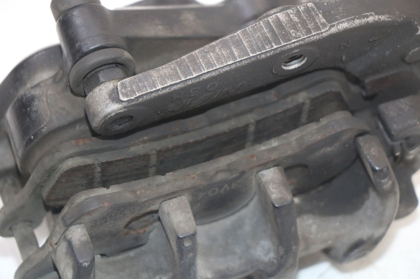 photo de VORDERER BREMSSATTEL SUZUKI BURGMAN 125 (2007 - 2014) - Details der Befestigungspunkte