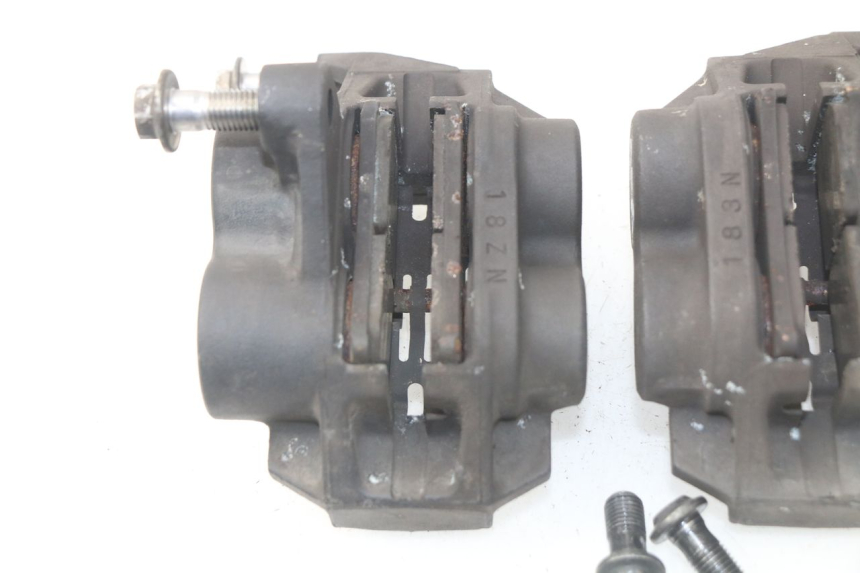 photo de VORDERER BREMSSATTEL YAMAHA TDM ABS 900 (2002 - 2014) - Detailansicht des Bauteils