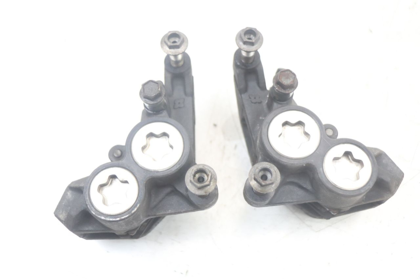 photo de VORDERER BREMSSATTEL YAMAHA TDM ABS 900 (2002 - 2014) - Zoom auf Gebrauchszustand