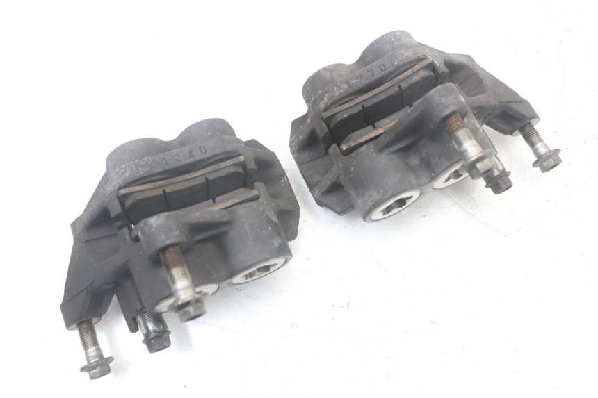 photo de VORDERER BREMSSATTEL YAMAHA TDM ABS 900 (2002 - 2014) - Details der Befestigungspunkte