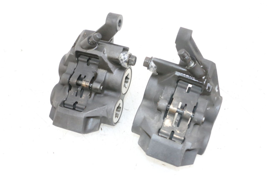 photo de BREMSZANGE VORNE YAMAHA TDM ABS 900 (2002 - 2014) - Details der Befestigungspunkte