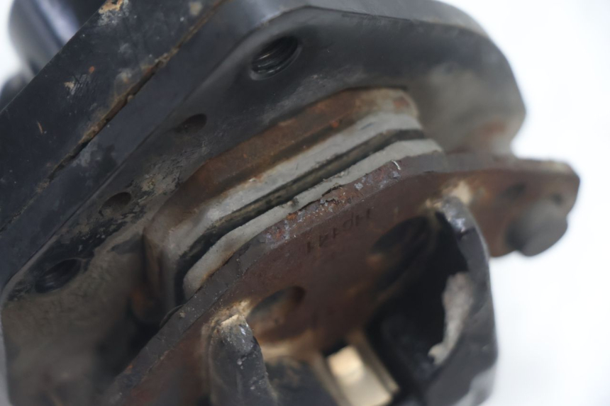 photo de VORDERER BREMSSATTEL PEUGEOT TKR TREKKER FURIOUS 50 (2005 - 2014) - Details der Befestigungspunkte