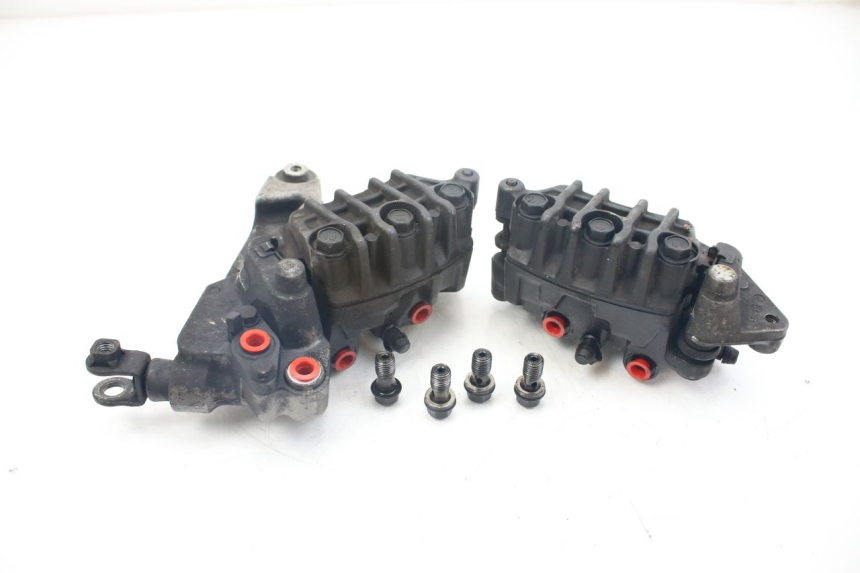 photo de BREMSZANGE VORNE HONDA VFR FI RC46 800 (1998 - 2001) - Technische Nahaufnahme