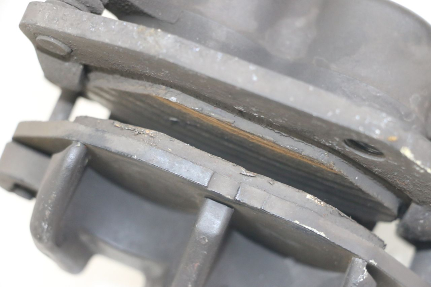 photo de VORDERER BREMSSATTEL YAMAHA XMAX X-MAX ABS 125 (2017 - 2020) - Zoom auf Gebrauchszustand