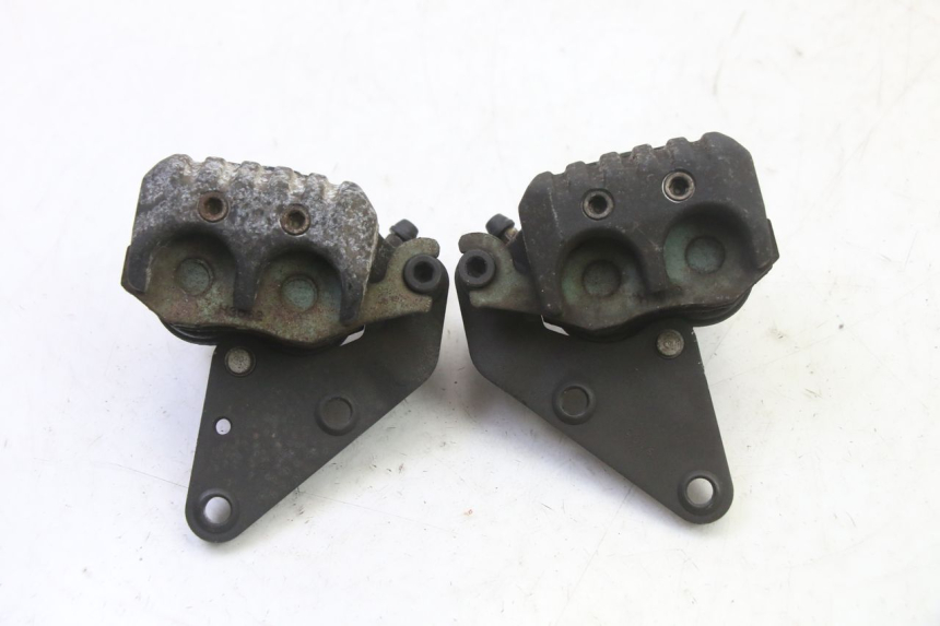 photo de VORDERER BREMSSATTEL PIAGGIO X9 EVOLUTION 125 (2003 - 2007) - Details der Befestigungspunkte