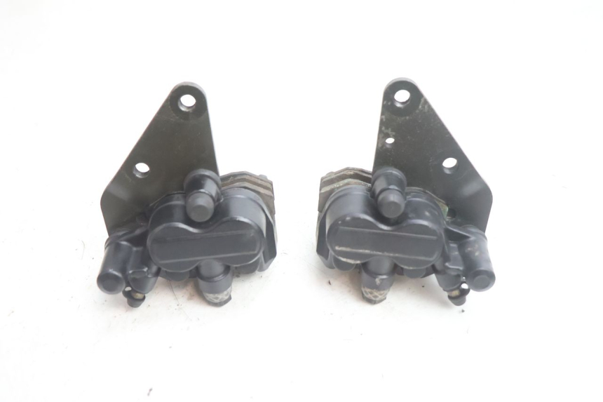 photo de VORDERER BREMSSATTEL PIAGGIO X9 EVOLUTION 125 (2003 - 2007) - Details der Befestigungspunkte