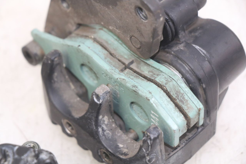 photo de VORDERER BREMSSATTEL PIAGGIO XEVO - X EVO 125 (2007 - 2017) - Zoom auf Gebrauchszustand