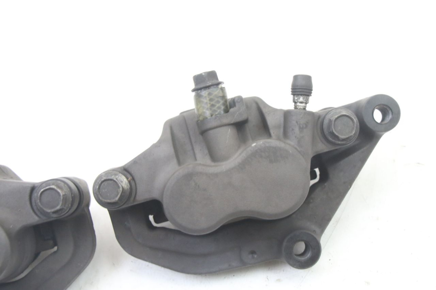 photo de BREMSZANGE VORNE YAMAHA XJ6 600 (2008 - 2016) - Zoom auf Gebrauchszustand