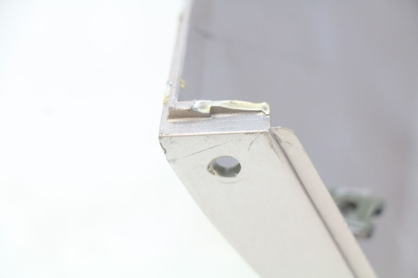 photo de VORDERSEITE ECCITY ARTELEC 670 1 (2013 - 2017) - Details der Befestigungspunkte