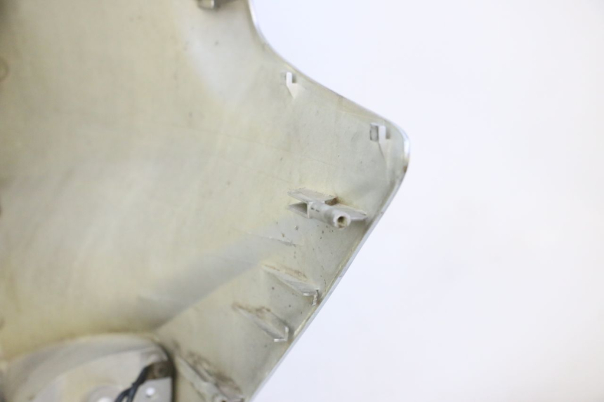 photo de FRONTVERKLEIDUNG  KYMCO GRAND DINK 125 (2002 - 2007) - Details der Befestigungspunkte