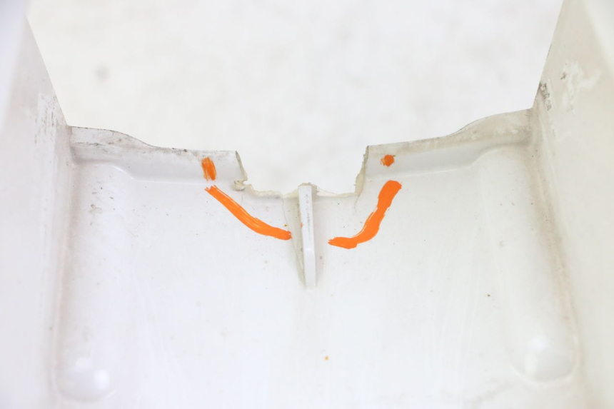 photo de UNTERE FRONTVERKLEIDUNG PEUGEOT CITYSTAR 50 (2013 - 2017) - Zoom auf Gebrauchszustand