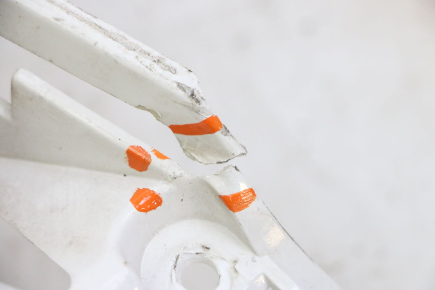 photo de UNTERE FRONTVERKLEIDUNG PEUGEOT CITYSTAR 50 (2013 - 2017) - Oberflächenzustand und Material