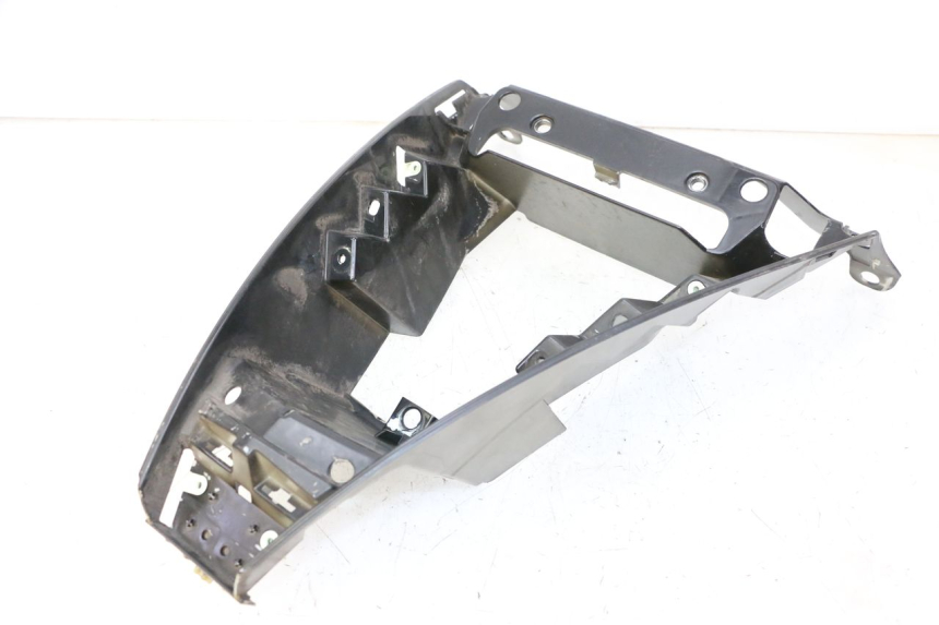 photo de UNTERE FRONTVERKLEIDUNG PEUGEOT CITYSTAR 50 (2013 - 2017) - Details der Befestigungspunkte