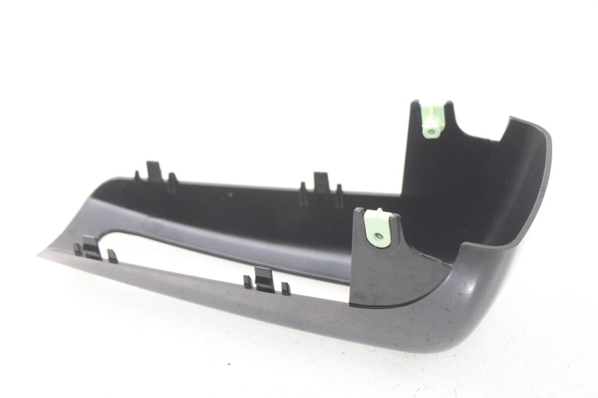 photo de FRONTVERKLEIDUNG UNTER PEUGEOT METROPOLIS 400 (2017 - 2020) - Zoom auf Gebrauchszustand