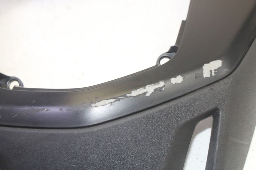 photo de FRONTVERKLEIDUNG UNTER PIAGGIO MP3 HPE 350 (2018 - 2020) - Zoom auf Gebrauchszustand