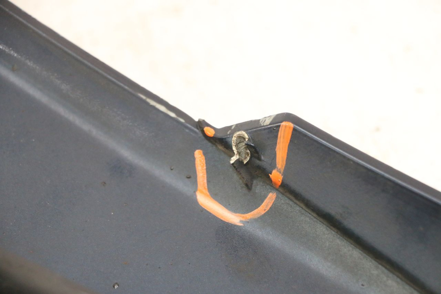 photo de FRONTVERKLEIDUNG UNTER PIAGGIO MP3 LT 300 (2010 - 2016) - Charakteristische Merkmale