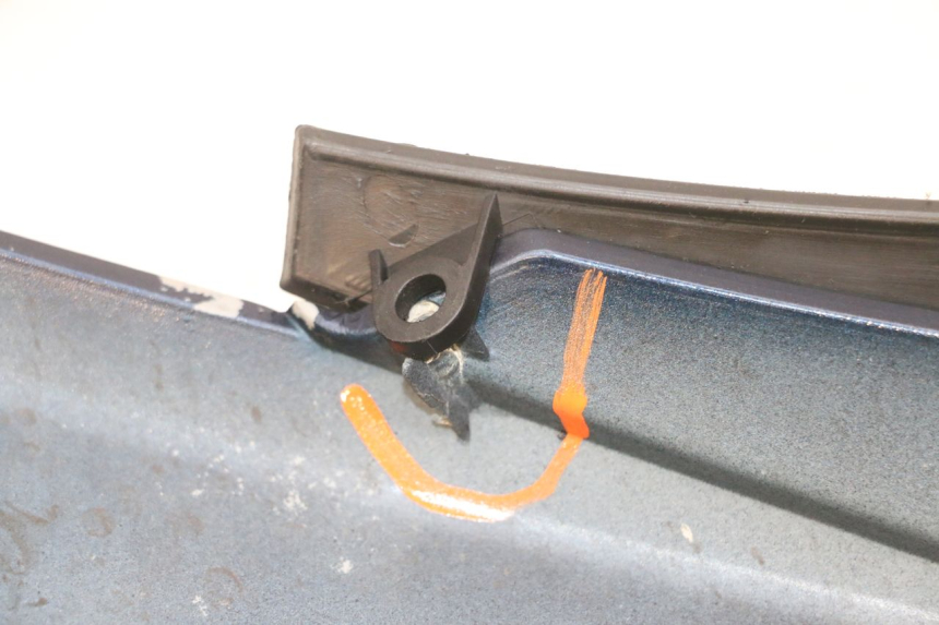 photo de FRONTVERKLEIDUNG UNTER PIAGGIO MP3 RL 250 (2006 - 2010) - Charakteristische Merkmale