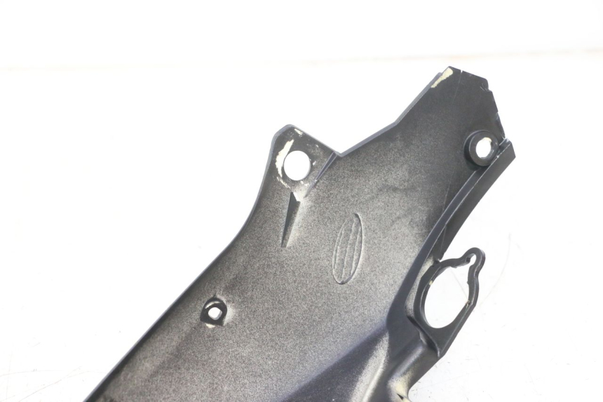 photo de UNTERE FRONTVERKLEIDUNG PEUGEOT TREKKER 50 (1995 - 2004) - Zoom auf Gebrauchszustand