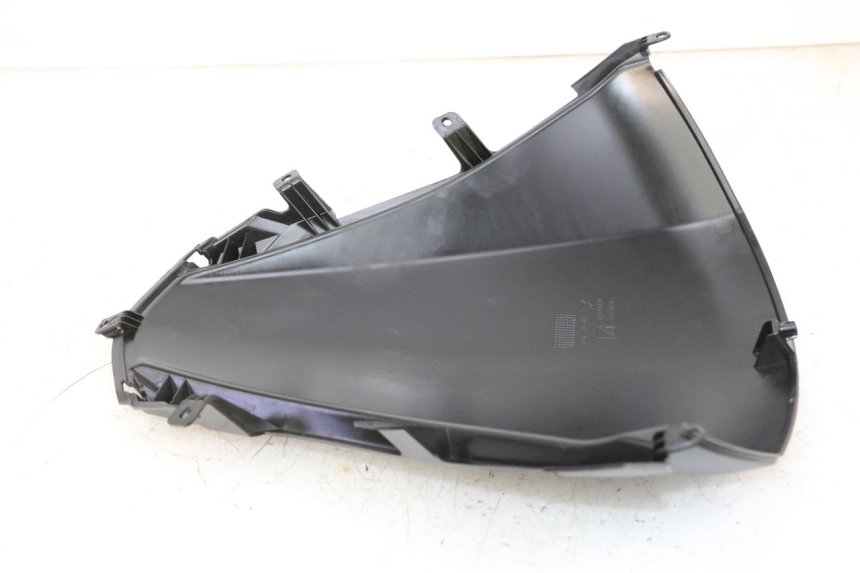 photo de INNERE FRONTVERKLEIDUNG PIAGGIO MP3 HPE 300 (2019 - 2026) - Detailansicht des Bauteils