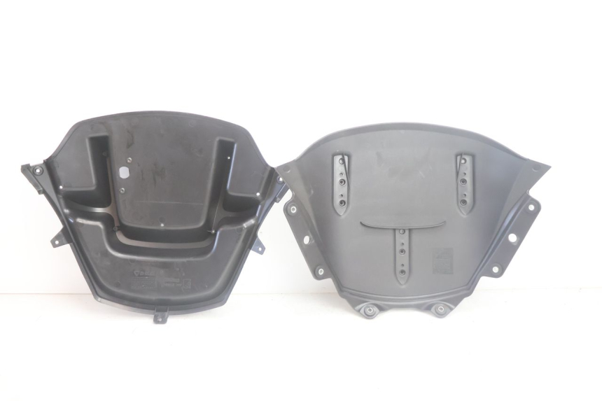 photo de INNERE FRONTVERKLEIDUNG PIAGGIO MP3 500 (2011 - 2015) - Detailansicht des Bauteils