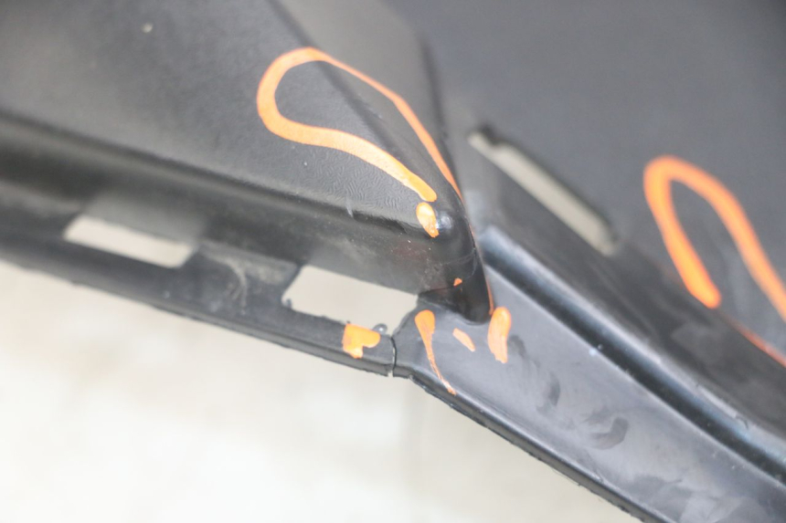 photo de INNENVERKLEIDUNG DER FRONT YAMAHA XMAX X-MAX ABS 125 (2017 - 2020) - Details der Befestigungspunkte