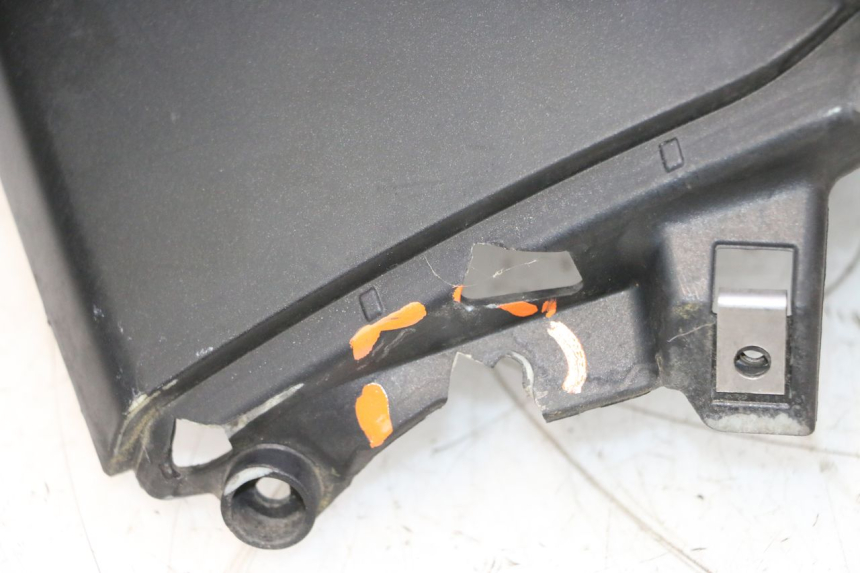 photo de FRONTVERKLEIDUNG  PIAGGIO MP3 RL 250 (2006 - 2010) - Zoom auf Gebrauchszustand