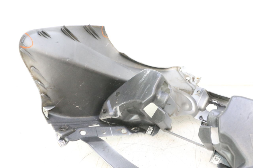 photo de FRONTVERKLEIDUNG  PIAGGIO MP3 125 (2006 - 2014) - Fokus auf die Struktur