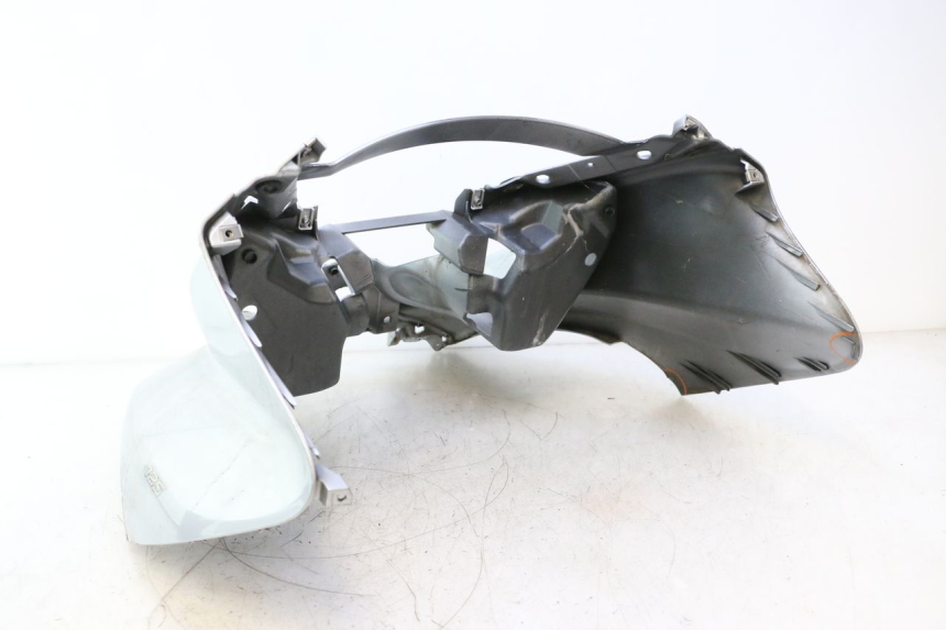 photo de FRONTVERKLEIDUNG  PIAGGIO MP3 125 (2006 - 2014) - Details der Befestigungspunkte