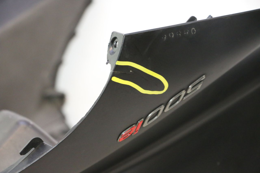 photo de FRONTVERKLEIDUNG  PIAGGIO MP3 500 (2016 - 2018) - Details der Befestigungspunkte