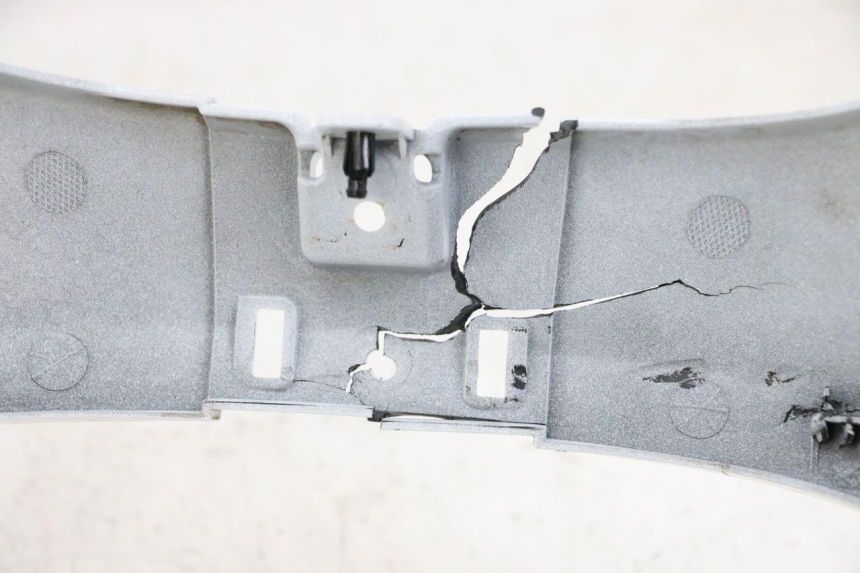 photo de FRONTVERKLEIDUNG  YAMAHA NEO'S CORE 1 (2022 - 2026) - Details der Befestigungspunkte