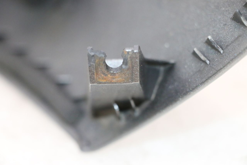 photo de FRONTVERKLEIDUNG OBEN SUZUKI BURGMAN 125 (2007 - 2014) - Details der Befestigungspunkte