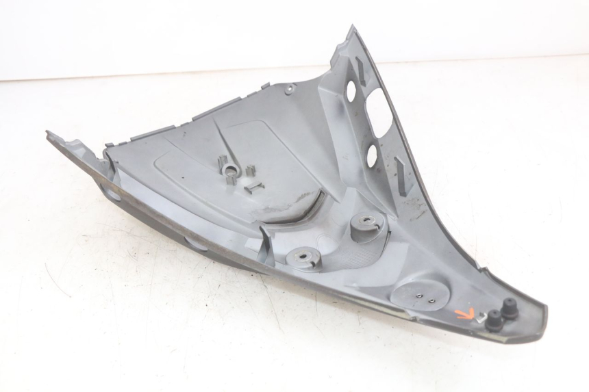 photo de OBERES VORDERTEIL SYM GTS EFI 125 (2012 - 2016) - Details der Befestigungspunkte