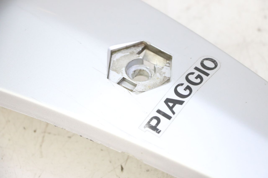 photo de FRONTVERKLEIDUNG OBEN PIAGGIO LIBERTY 125 (1998 - 2008) - Details der Befestigungspunkte