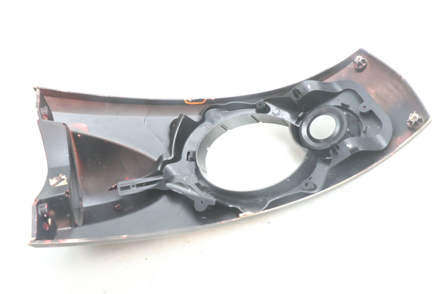 photo de FRONTVERKLEIDUNG OBEN PEUGEOT LUDIX BLASTER 50 (2006 - 2014) - Details der Befestigungspunkte